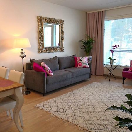 Charming Pine View Apartment Vantaa Bagian luar foto