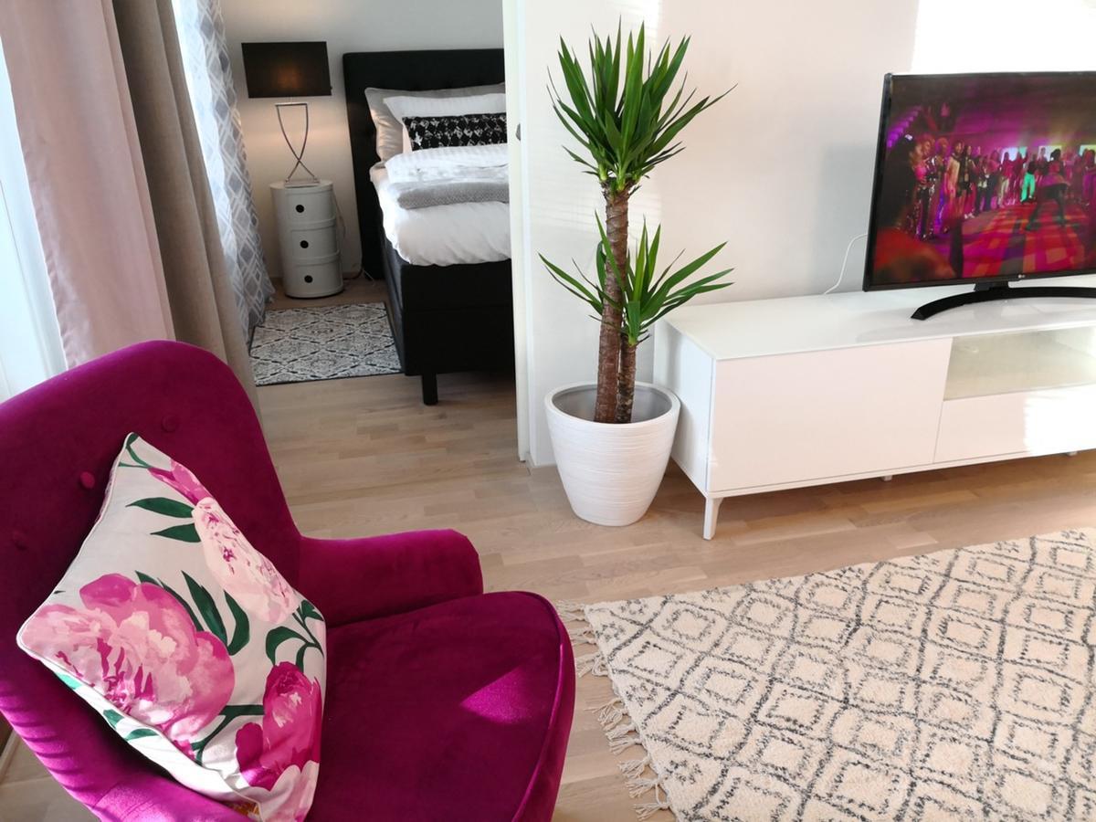 Charming Pine View Apartment Vantaa Bagian luar foto