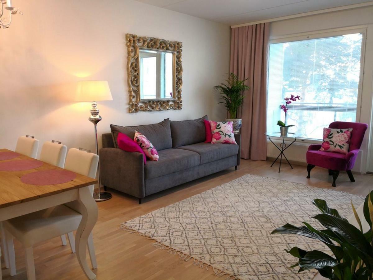 Charming Pine View Apartment Vantaa Bagian luar foto