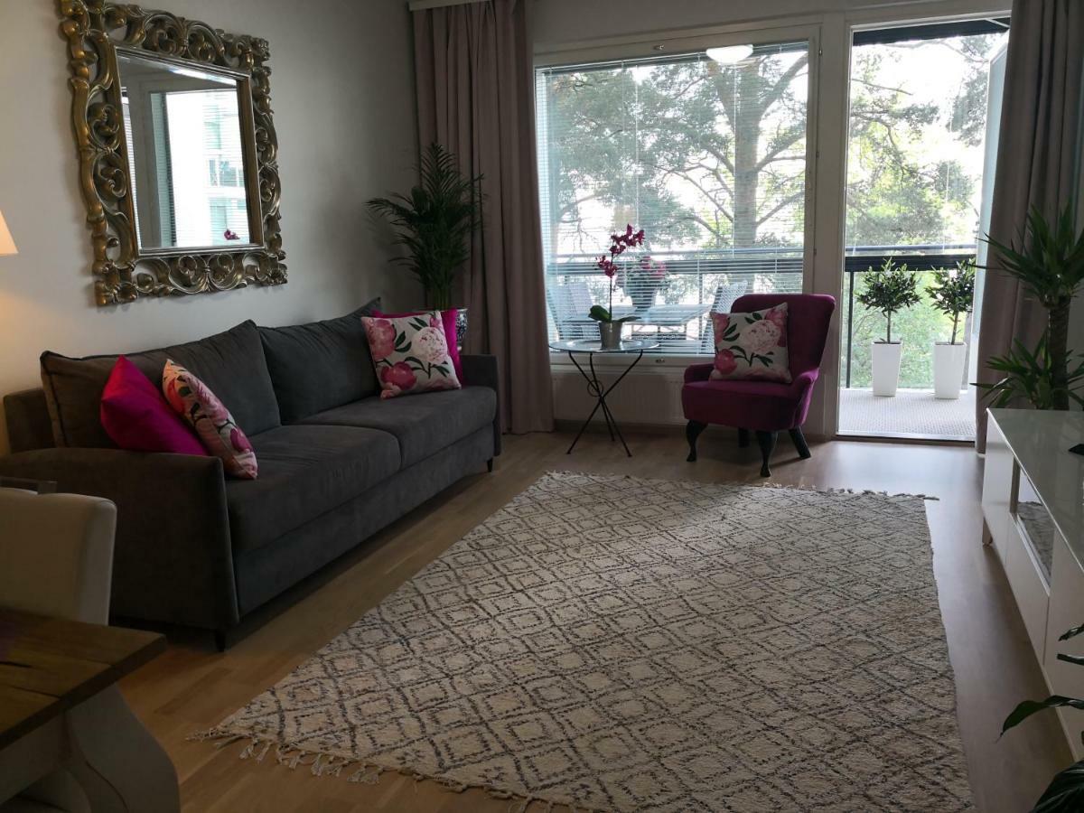 Charming Pine View Apartment Vantaa Bagian luar foto